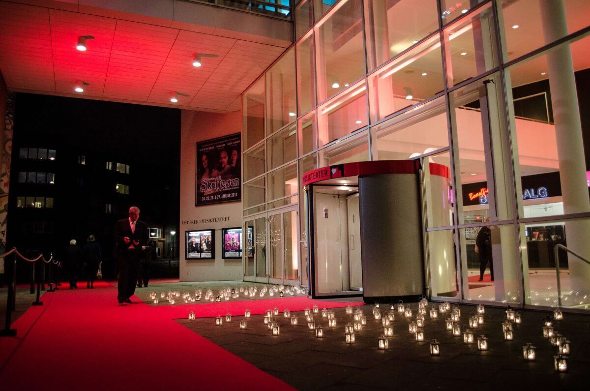 Hovedindgang Udefra 1200X795